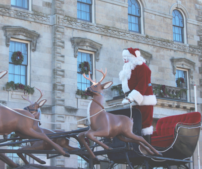 The Niagara-on-the-Lake Christmas Parade and Candlelight Stroll